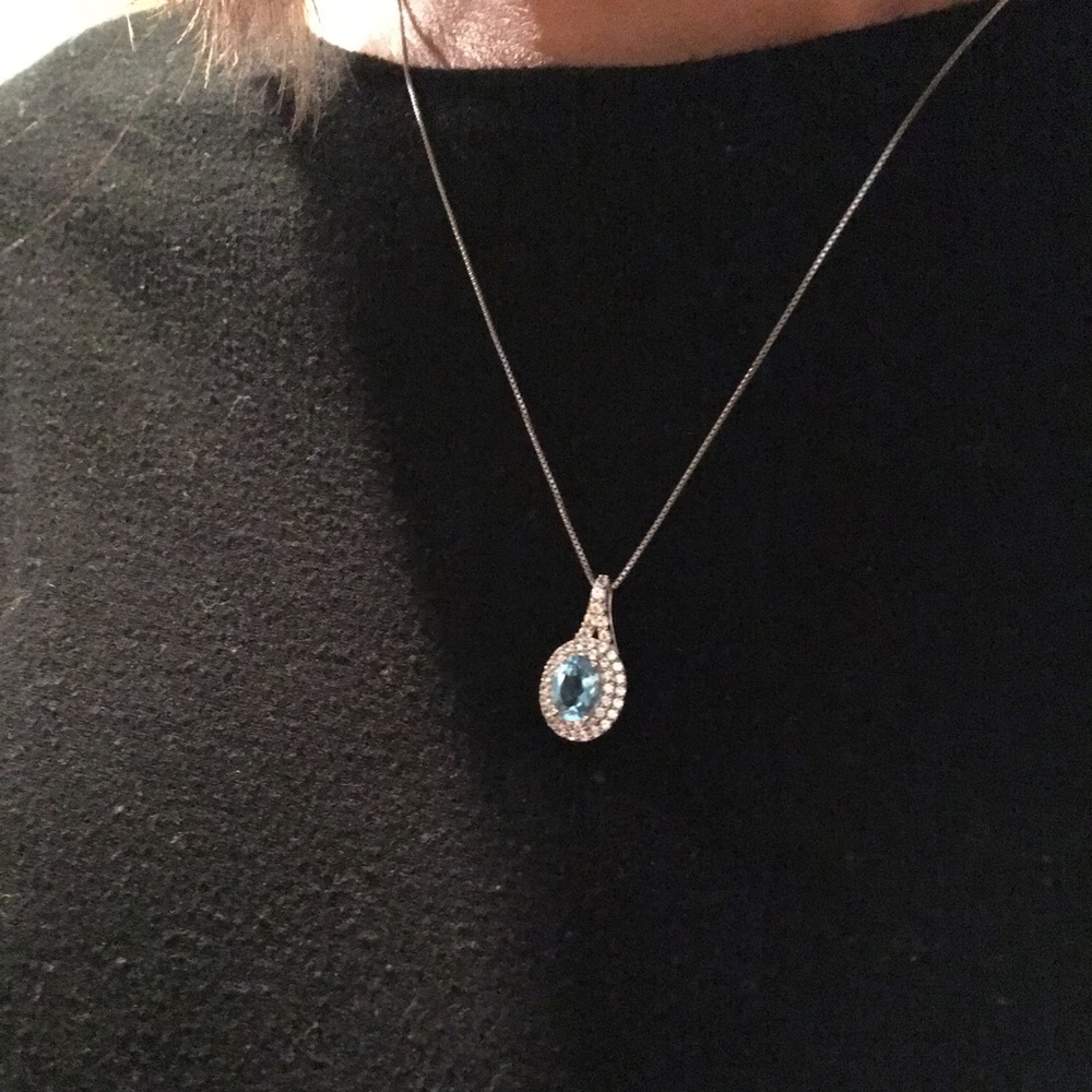 NWOT Silver topaz stone necklace